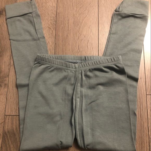 Made in Canada Little and Lively eucalyptus leggings size 6t - Picture 4 of 4
